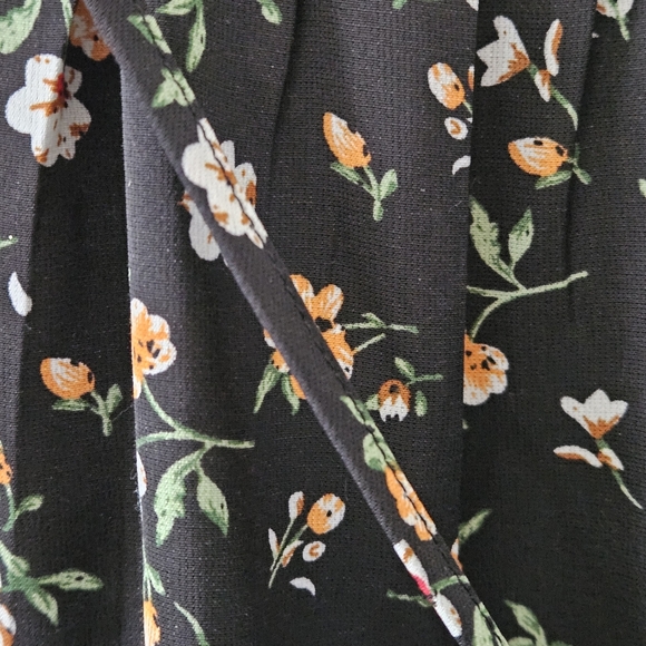 Shein Curve Size 1XL Polyester Black Multi-Colored Floral Ruffled Short-sleeved - Picture 5 of 16